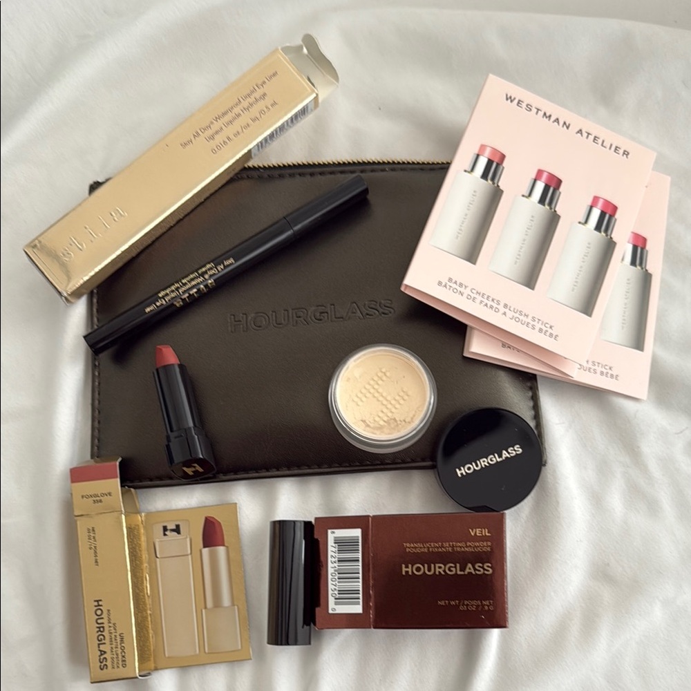 Hourglass Veil setting powder, Stila black waterproof eyeliner